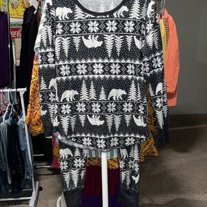 Old Navy Black and White Patterned Pajama Set